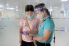 Đoàn Thanh niên TTYT huyện Tam Nông phối hợp cài đặt Bluezone cho người dân